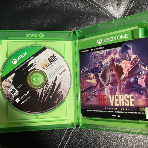 EUC Capcom Resident Evil Village 8 Microsoft Xbox One Series X S Video Game Disk - Picture 3 of 4